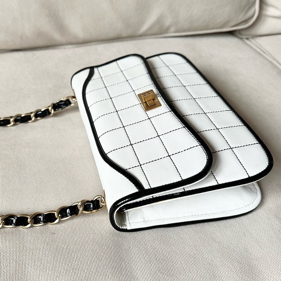 CHANEL Square Quilt Leather Reissue Flap Bag GHW - Picture 6 of 11